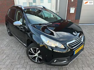 Peugeot 2008 1.6 VTi Féline / Pano / Navi / Leder / PDC / NAP
