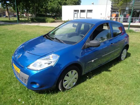 RENAULT CLIO met nieuwe a p k 