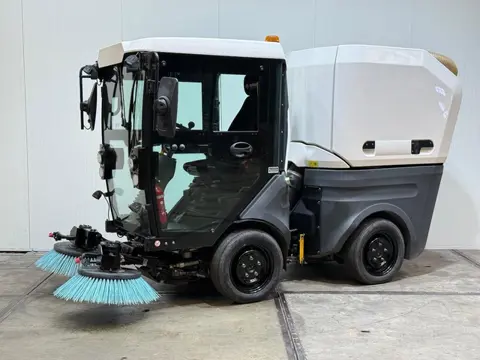 Matieu Azura MC110 Hoogkieper Benzine kubota straatveger veegmachine HL1258