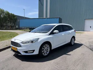 Ford FOCUS Wagon 1.0i Eco-Boost First Edition 6-Bak 126 PK. Mooie en zeer goed onderhouden auto !!! 