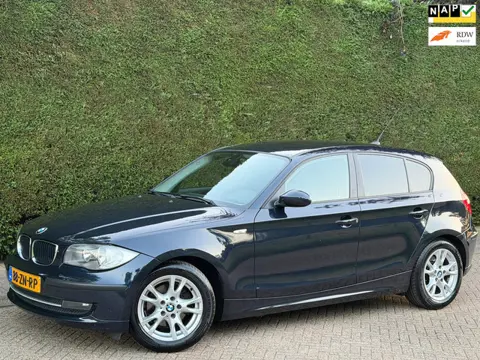 BMW 1-serie 118i AUTOMAAT/AIRCO KOUD/NAVIGATIE/APK 9-2026!!!