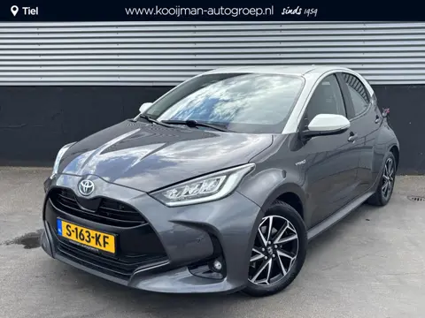 Toyota Yaris 1.5 Hybrid Executive Bi-tone edition Navigatie, Dodehoekdetectie, HUD, Parkeersensoren 