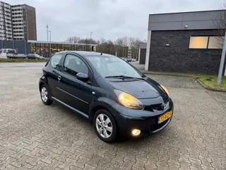 Toyota Aygo 1.0-12V Aspiration Red Navigator