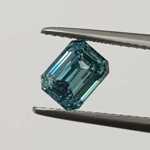 1 pcs Diamant - 1.30 ct - Smaragd - Color Enhanced - fancy
