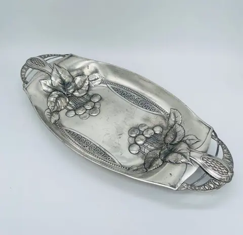 Art Nouveau broodtray