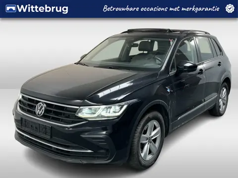 Volkswagen Tiguan 1.4 TSI eHybrid Life / AUTOMAAT/ PANODAK/ TREKHAAK/ KEYLESS/ DIGITAL DASH/ CRUISE/