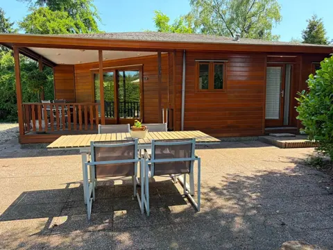Woning aan de Apeldoornsestraat te Voorthuizen