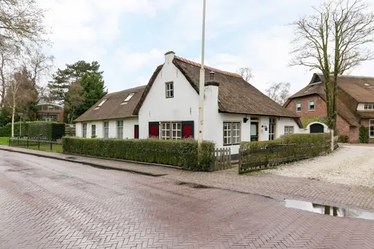Woning aan de Smeekweg te Laren