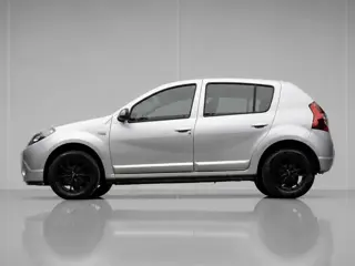 Dacia Sandero 1.2 Blackline (AIRCO,BLUETOOTH,CRUISE,SPORTSTOELEN,NIEUWE APK,LM VELGEN,GETINT,NETTEST