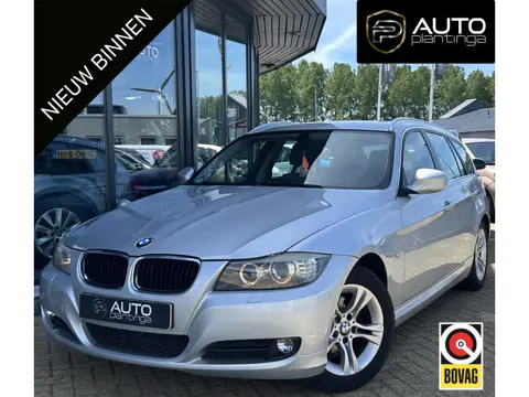BMW 3-serie Touring 318i Luxury Line 143PK | AUTOMAAT | NL AUTO | Trekhaak | Bi-Xenon | Navigatie | 
