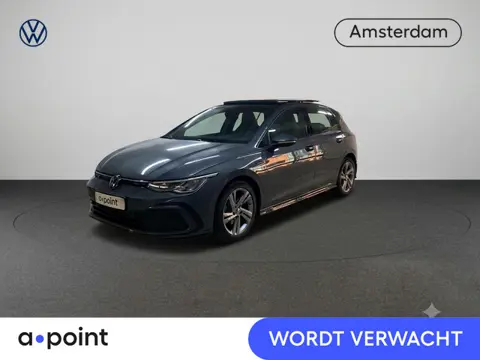 Volkswagen Golf 1.5 eTSI R-Line 130 pk Automaat (DSG) | Navigatie | Panoramadak | Trekhaak (wegklapb