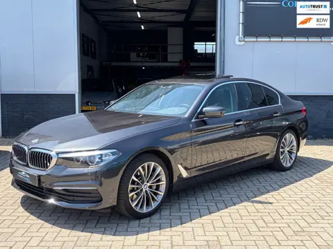 BMW 5-serie 530i xDrive High Executive|Schuifdak|Memory|Trekhaak|