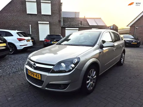 Opel Astra 1.6 Essentia 5 Deurs Airco Navi