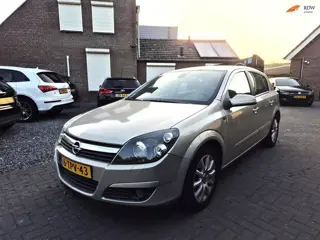 Opel Astra 1.6 Essentia 5 Deurs Airco Navi