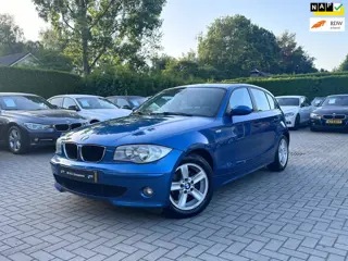 BMW 1-serie 118i Business Line|Nieuwe Ketting + Klepseals|Trekhaak|Cruise control|Airco|Nette staat.
