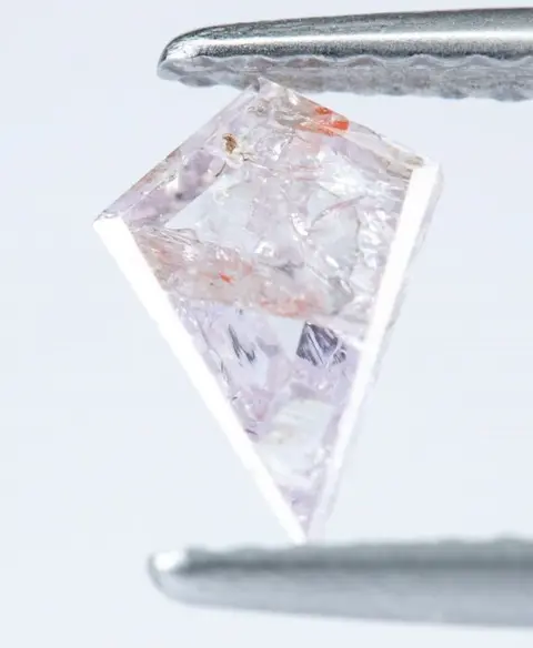 Diamant - 0.47 ct - Natural Fancy Light Purple-Pink - I3