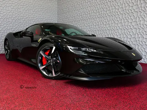 Ferrari SF90 Stradale 4.0 V8 1000 pk INCL BTW/BPM. CARBON SEATS/STUUR LIFT CARPLAY AFS CAMERA phev
