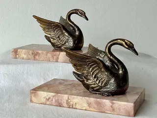 Art Deco boekensteunen - voorstelling van elegante Zwanen