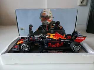 Minichamps - 1:18 - Aston Martin Red Bull Racing - RB16 winnaar 70 anniversary GP 2020