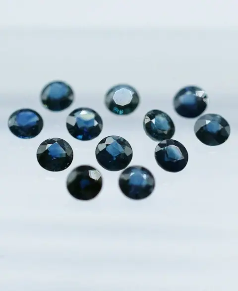 12 pcs Blauw Saffier, geen reserve - 3.72 ct