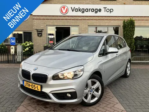BMW 2-serie Active Tourer 225xe | HUD | Nieuwe grotere accu | Navi