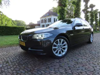 BMW 5 Serie Touring 520d High Executive Leer Keyless Led BI Xenon Stoelverwarming Pdc Navigatie Bleu