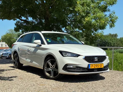 Seat Leon Sportstourer 2.0 TDI | BTW | NAP | Digi dash + Carplay nu €17.975,-!!