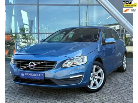Volvo V60 1.6 T3 Momentum 150pk Trekhaak / Navigatie / Cruise Control