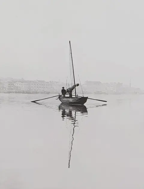 Fan HO (1931-2016) - Crossboat, Hong Kong 1957