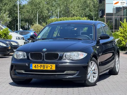 BMW 1-serie 116i | APK 3-7-2027 | Stoelverwarming | Airco | NW Distributtieketting Elektrische ramen