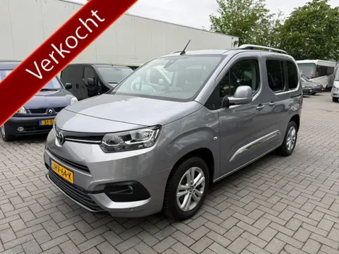 Toyota PROACE CITY Verso L1 - Rolstoelauto 4+1 - Alle Opties - Bodemverlaging - 1e Eigenaar - Rolsto