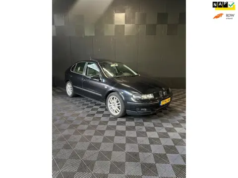 Seat Leon 1.8-20V Signo | Leder | Pano | Clima | Nieuwe APK |