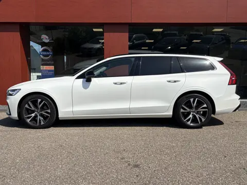 Volvo V60 2.0 B4 Plus Dark | Leder | CarPlay | Trekhaak | Winterpack | Memory-seats