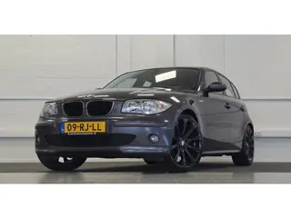 BMW 1-serie 116i High Executive Leer Navi Android LM 19" LM velgen Mooi!