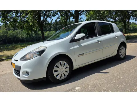 Renault Clio 1.5 dCi - 5 Deurs - APK 17-01-2027 - Navigatie