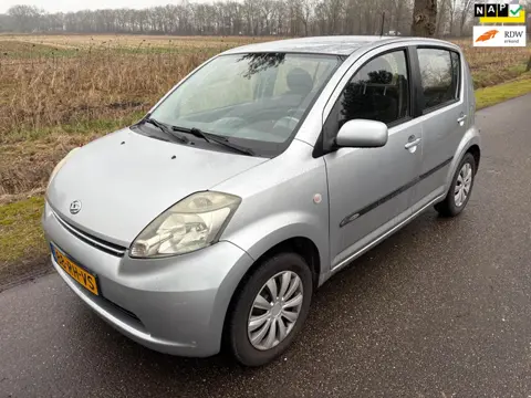 Daihatsu Sirion 2 1.0-12V Trend NIEUWE APK/Elektr ramen/5drs/Rijdt perfect