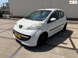 Peugeot 107 1.0-12V XR airco 5 deurs