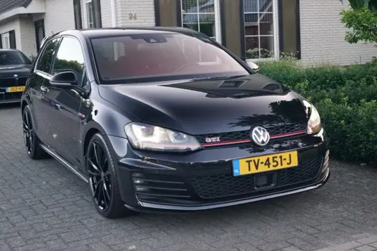 VOLKSWAGEN GOLF GTI Performance 2.0 TSI (300pk) Custom uitlaat/ACC/Dynaudio/Keyless/Xenon/Navi Pro/19inch