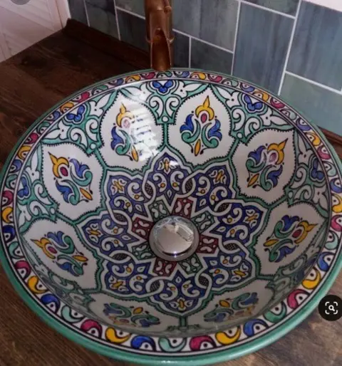 Marokkaanse waskommen handgekleurde