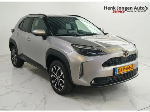 Toyota Yaris Cross 1.5 Hybrid 115 First Edition uit 2025 Rijklaar + Fabrieksgarantie Henk Jongen Aut