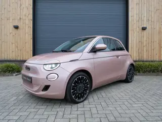 Fiat 500e Icon 42 kWh *Carplay *Pano *Unieke kleur *17inch