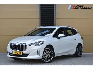 BMW 2 Serie Active Tourer 220i * Panoramadak * Sportstoel * Stoelmemory * Trekhaak *