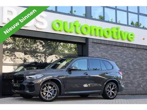 BMW X5 xDrive45e High Executive | BTW | M-SPORT | HUD | 4WIELSTUURING | SKYLOUNGE | CABRON | 22'' | 