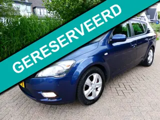 Kia Cee'd Sporty Wagon 1.4 CVVT Plus Pack Clima Cruise Navi Trekhaak 1200kg.