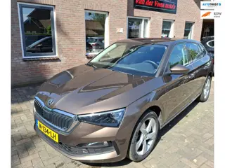 Skoda Scala 1.0 TSI Business Edition. Zeer netjes! O.a. stoelverwarming, carplay, cruise, pdc, etc! 