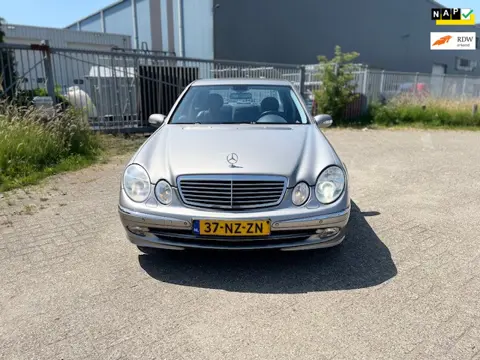 Mercedes-Benz E-klasse 200 K. Avantgarde AUTOMAAT !!!