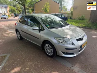 Toyota Auris AUTOMAAT / Tweede eigenaar / Parkeersensoren achter / Leuke auto