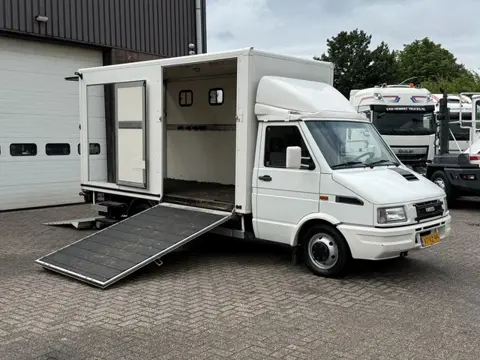 Iveco Daily 35-10.1 / Paardenwagen / Horsetruck / Paardenvervoer / B-rijbewijs / Zijlaadklep / Laadk
