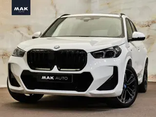 BMW X1 xDrive30e M Sport Pro , pano, H/K, massage, 19", memory, keyless, privacy