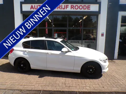 BMW 1-serie 118i High Executive Automaat PANO DAK,2 EIGENAAR,CAMERA,PDC,SCHUIFDAK !!! LET OP DONDERD